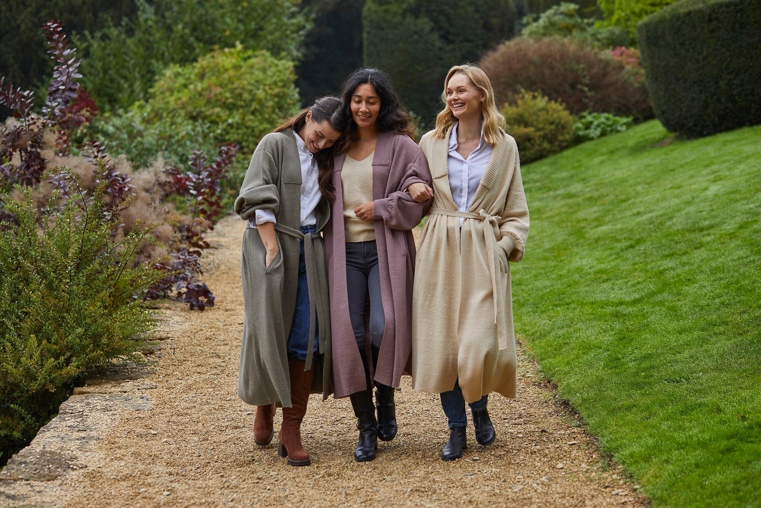 Lightweight Layering for Summer: Elevate Your Event Wardrobe with Lacorine