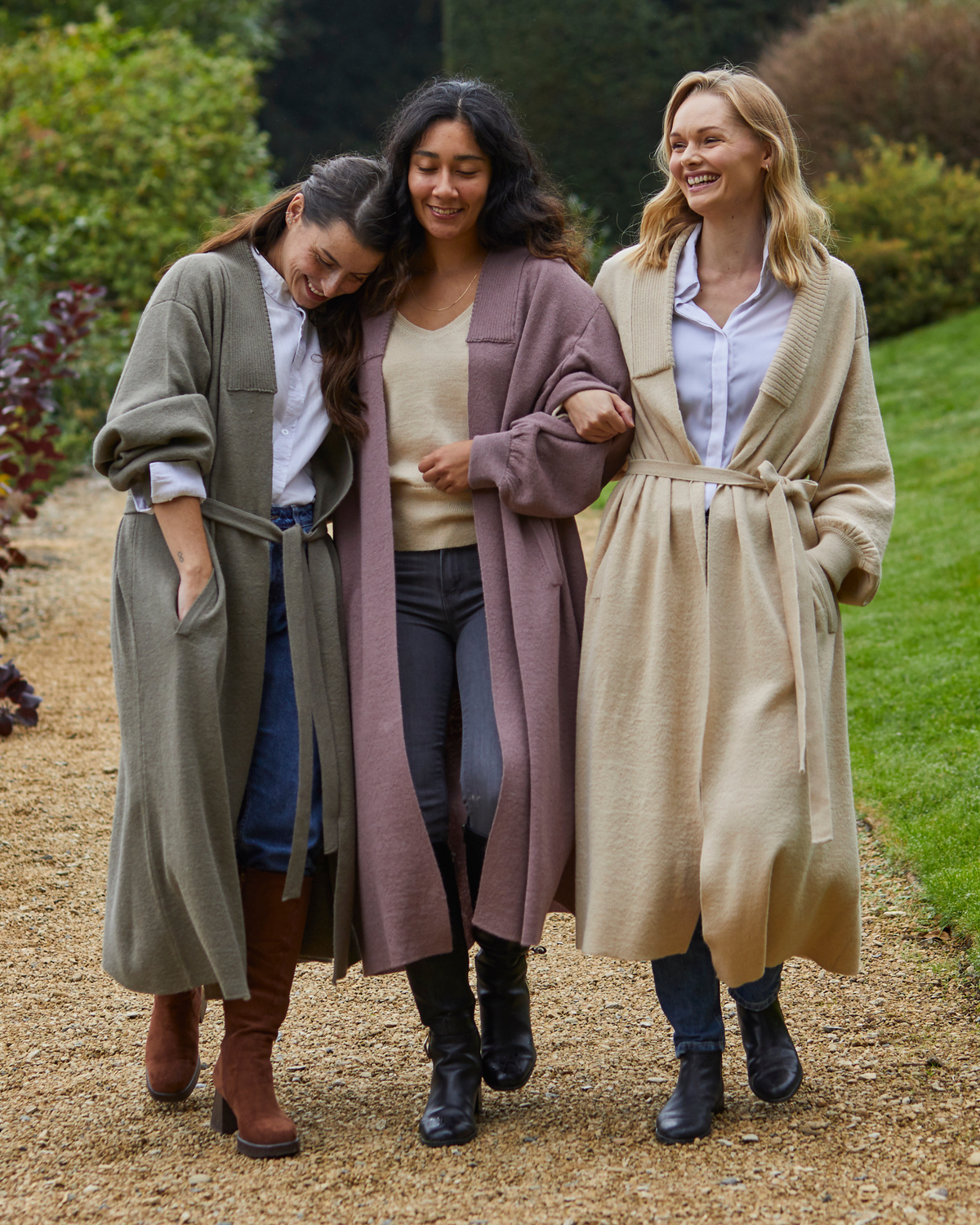 Lacorine Cecile alpaca cardigan, soft knit with button closure, featuring a cozy, elegant design in neutral tones.