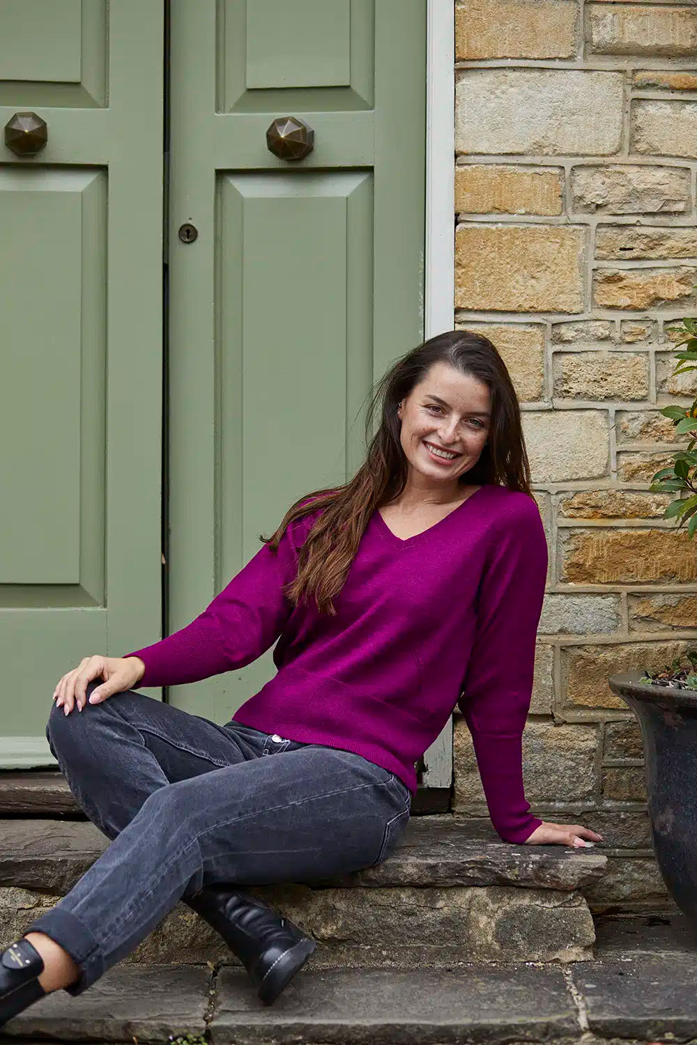 Lacorine Antonia alpaca jumper featuring a V-neck and cozy knit texture, ideal for stylish winter wear.