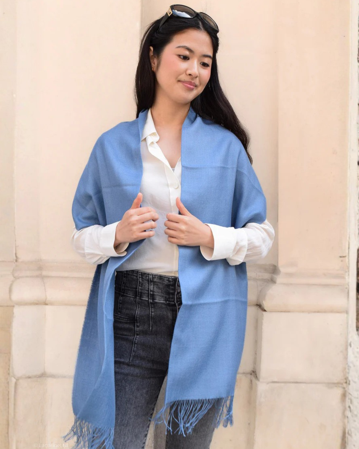 Light blue Lacorine Signature Pashmina knitwear, soft and cozy scarf with intricate knit pattern, ideal for elegant winter style.