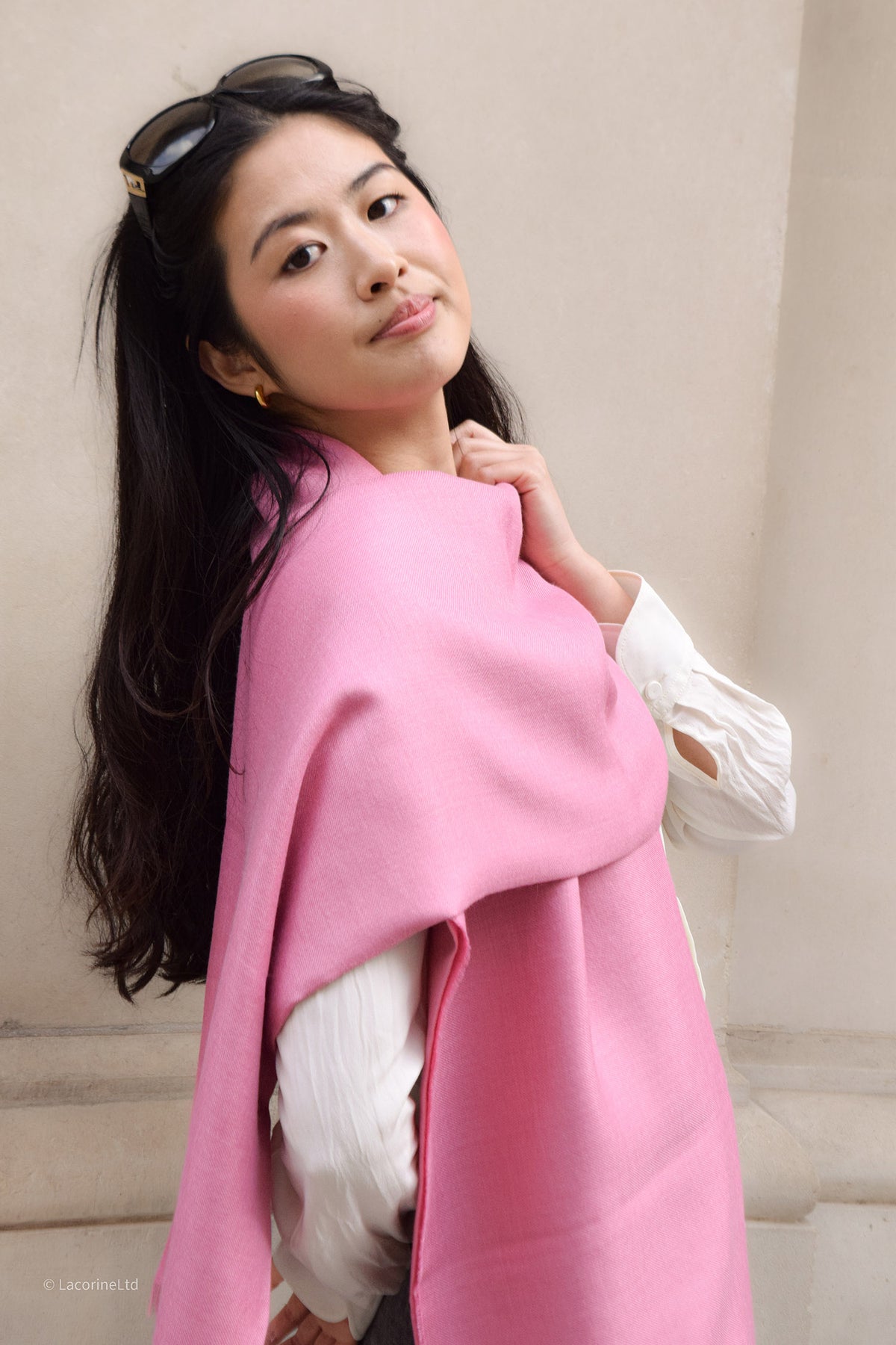 Lacorine Royal Alpaca Pashmina knitwear in soft rose color, showcasing its luxurious, cozy fabric and elegant texture.