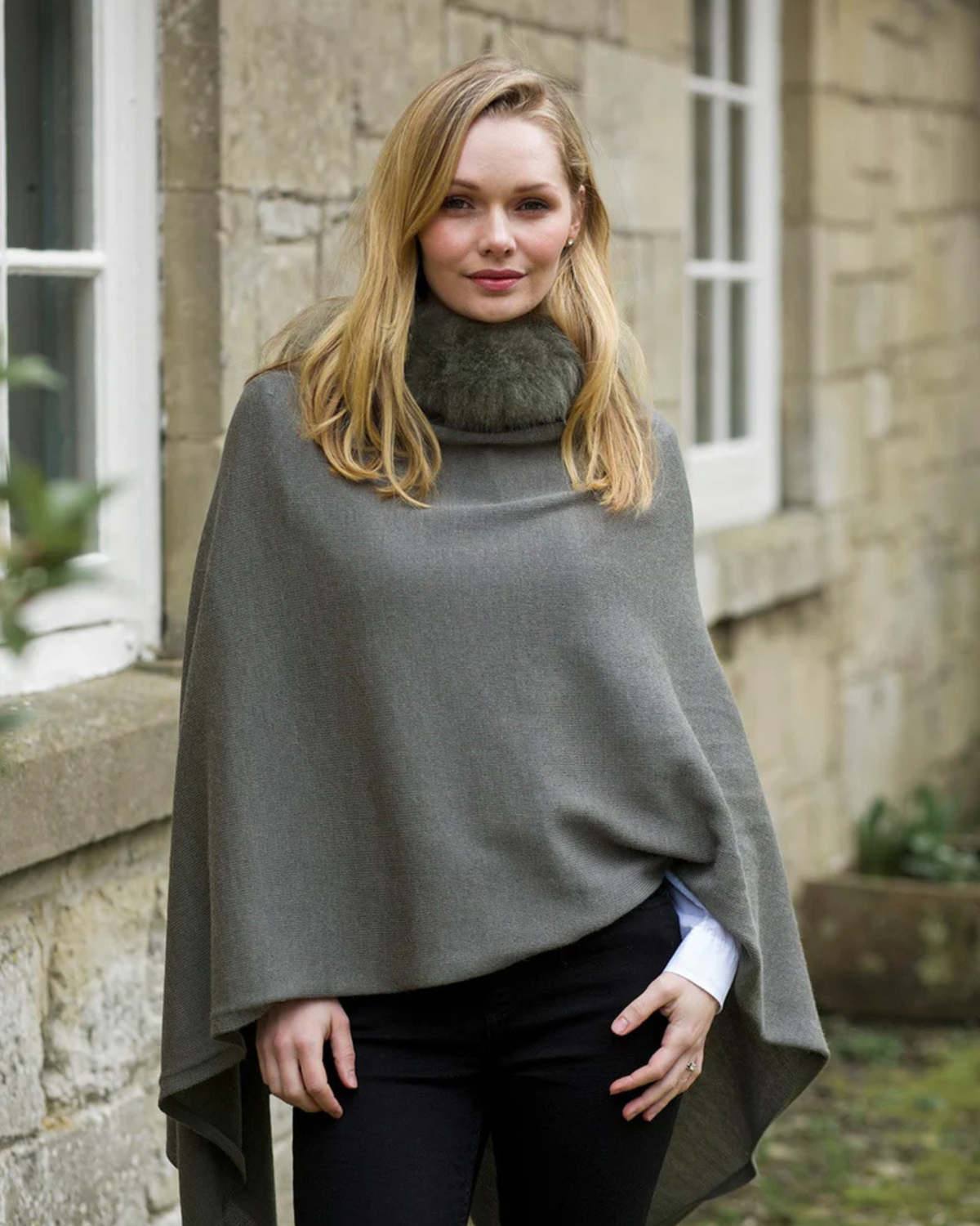 Lacorine Elysée wool shawl in Sherwood Green, soft and cozy with elegant drape, ideal for stylish warmth.