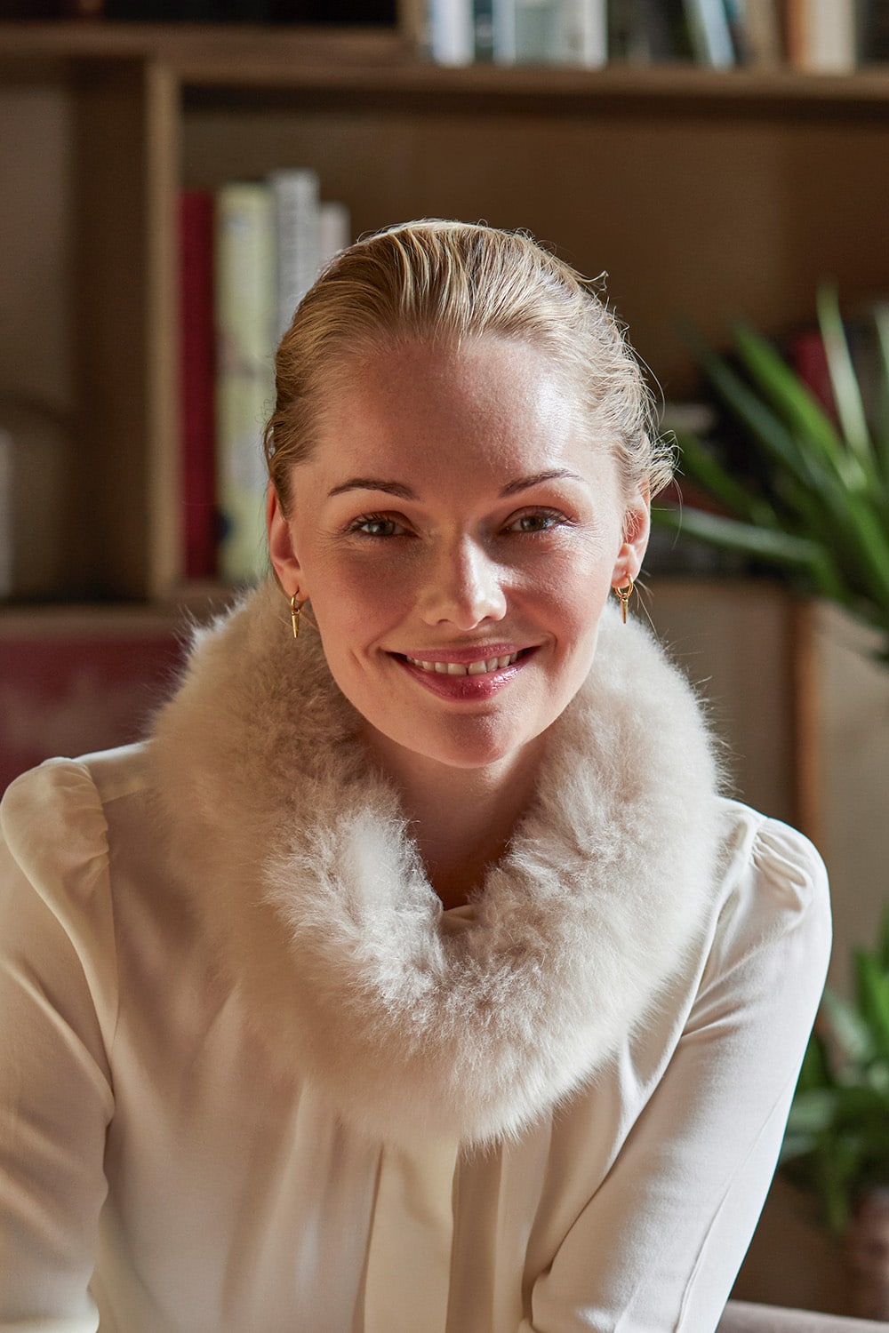 Taupe luxury alpaca fur headband by Lacorine, showcasing soft textured alpaca material and stylish design.