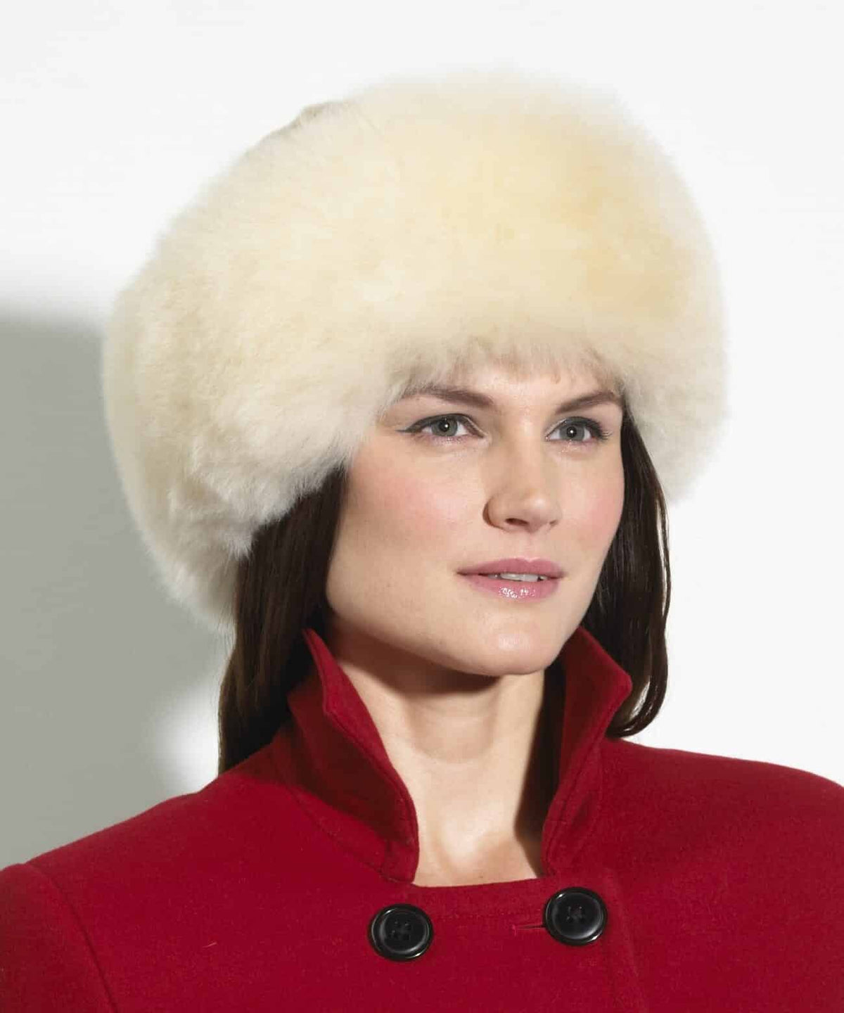 Lacorine Qori alpaca fur hat and headband in soft, warm, sustainable alpaca fiber, showcasing a luxurious and cozy design.