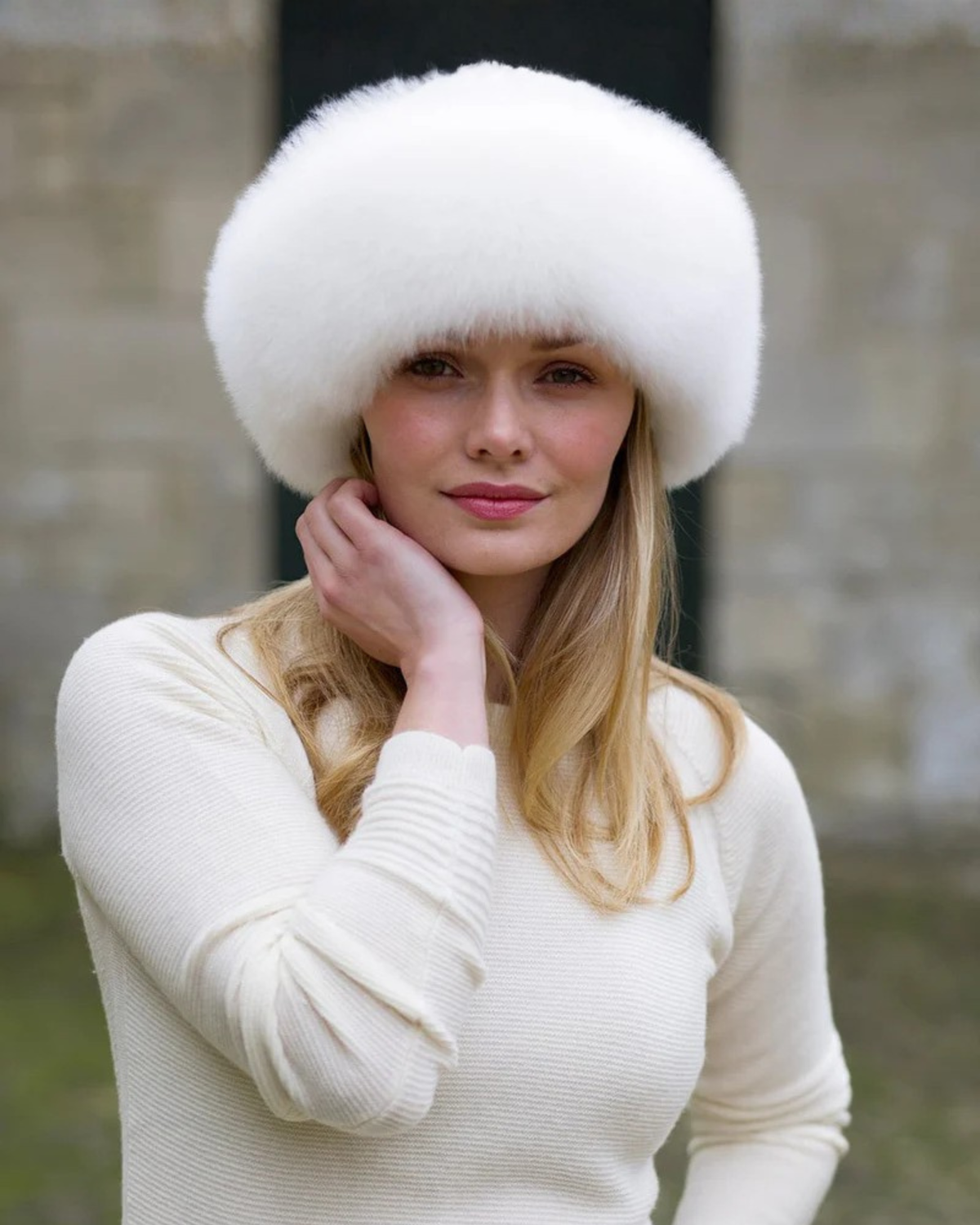 White Qori alpaca fur hat and headband by Lacorine, showcasing soft, luxurious alpaca fur and stylish winter accessory design.