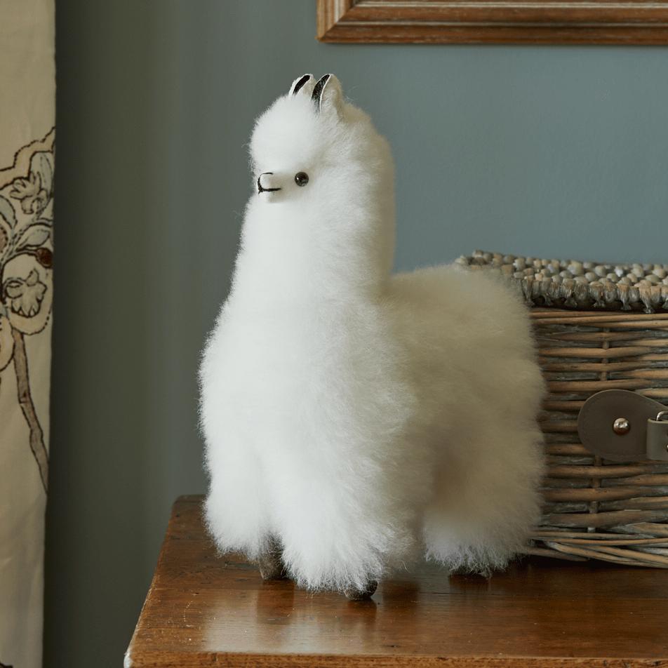 Lacorine white alpaca collectable figurine, 18.5 cm tall, detailed plush alpaca sculpture for display or collection.