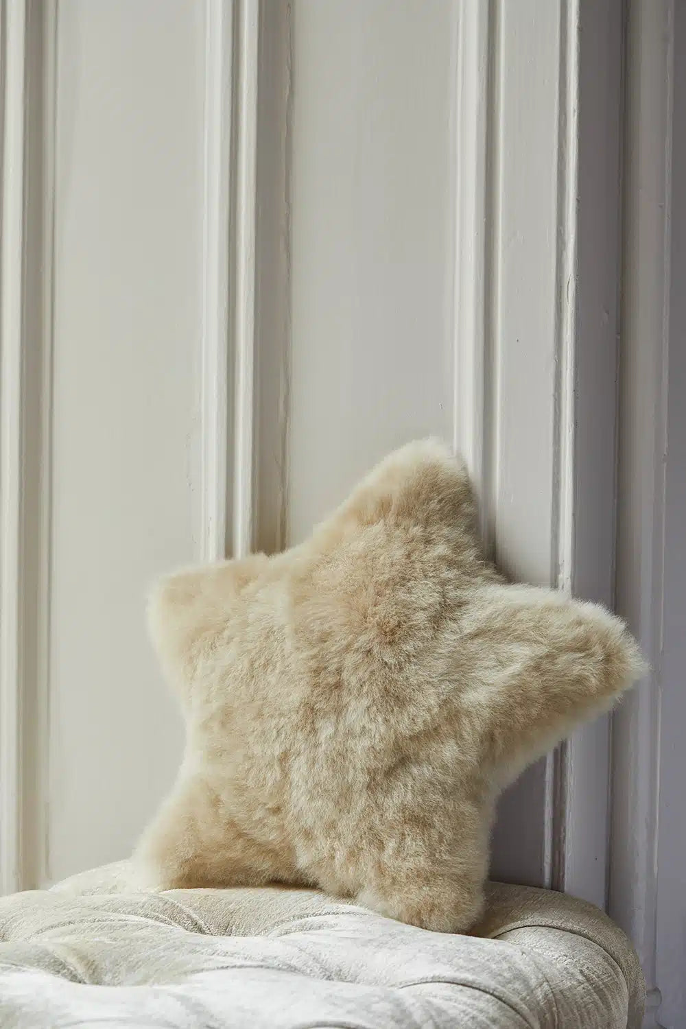 Lacorine alpaca fur star cushion featuring soft, luxurious fur and a cozy star shape for stylish home decor.