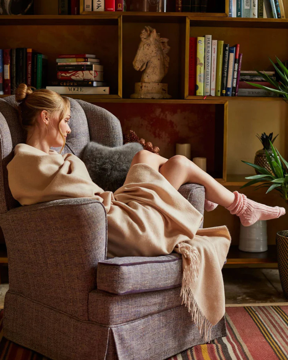 Soft beige luxury alpaca throw from Lacorine, showcasing its cozy, high-quality woven fabric for elegant home decor.