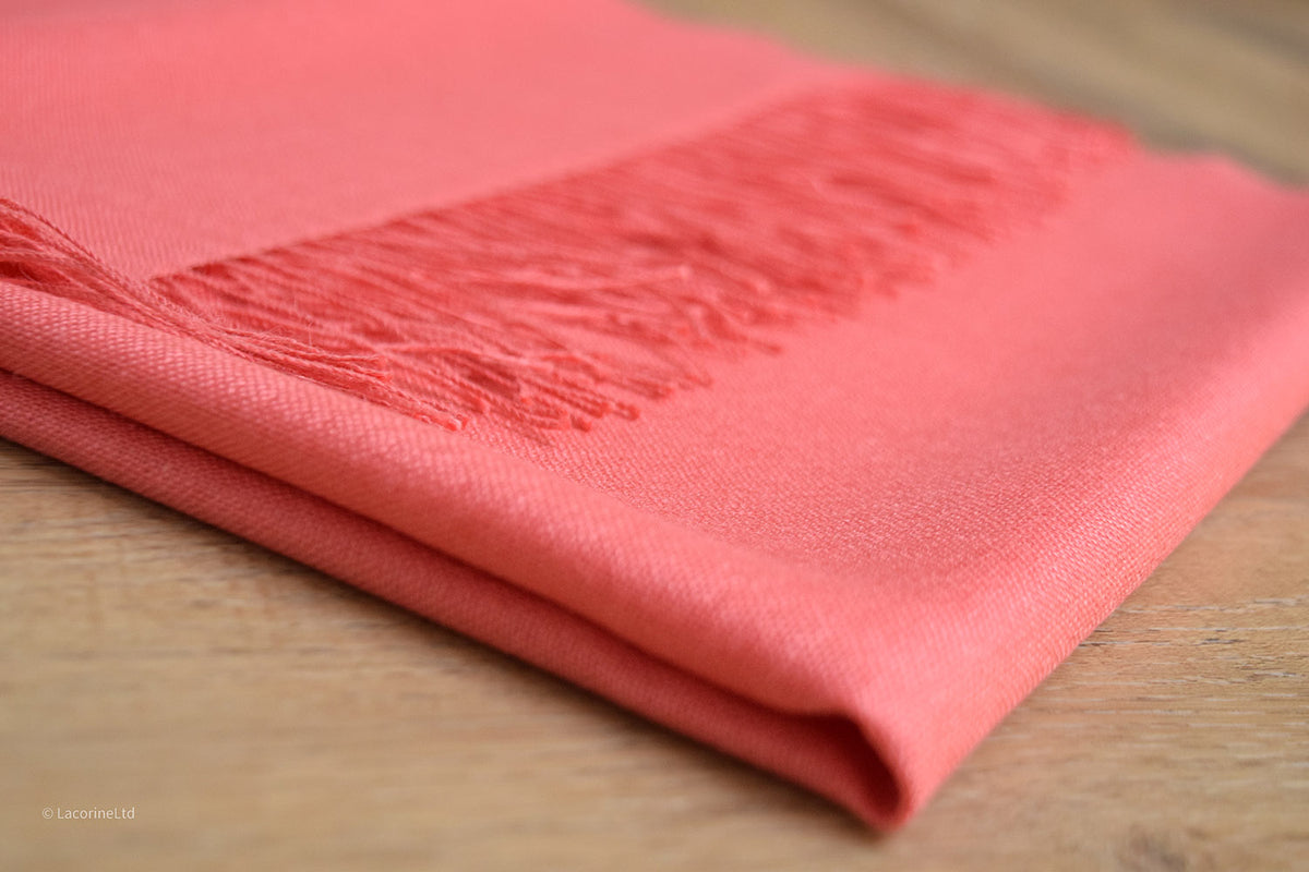 Salmon-colored Lacorine Signature Pashmina knitwear with a soft, textured finish, made from luxurious alpaca wool.
