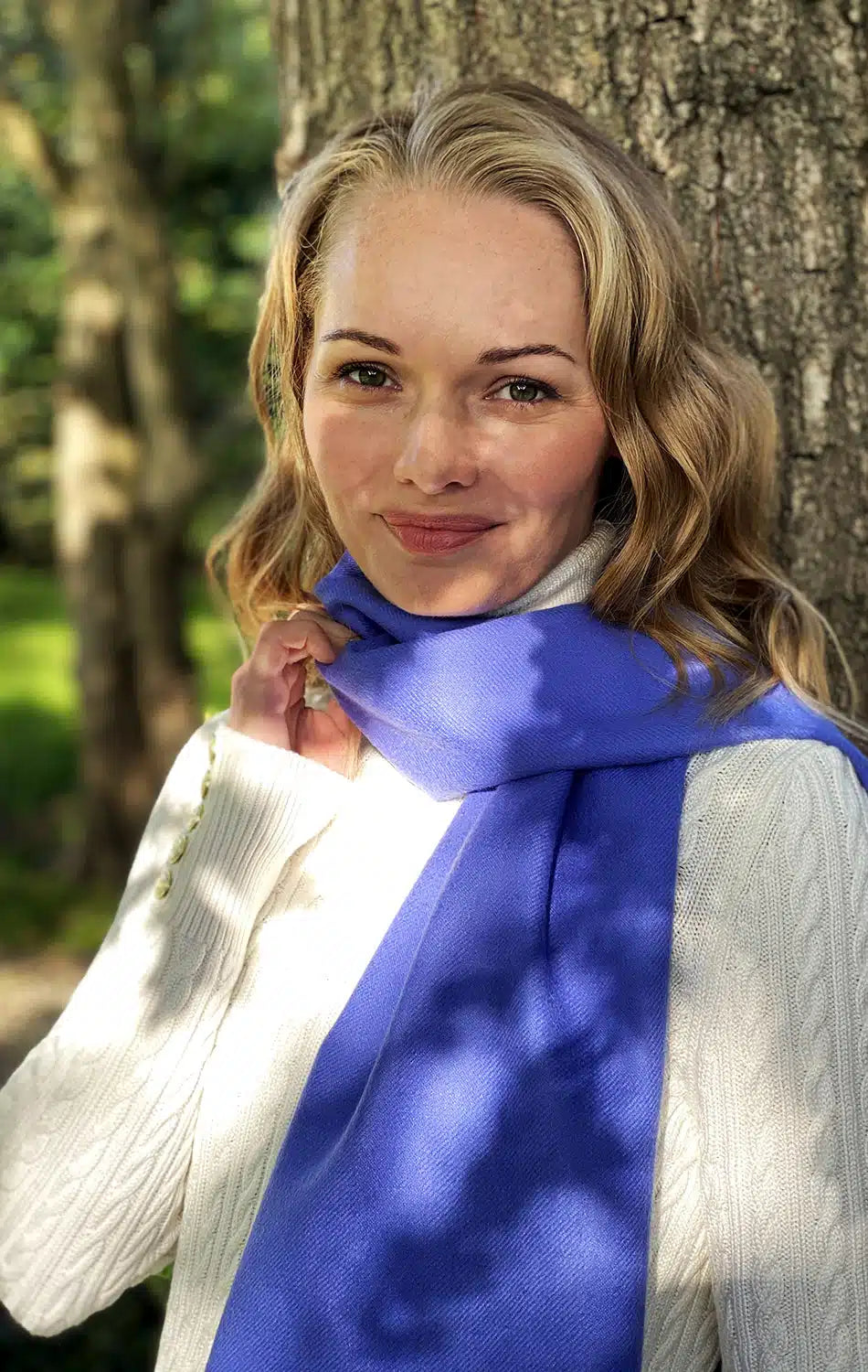 Blue women's alpaca wool scarf by Lacorine, finely knit with soft, warm alpaca fibers, perfect for cozy winter wear.