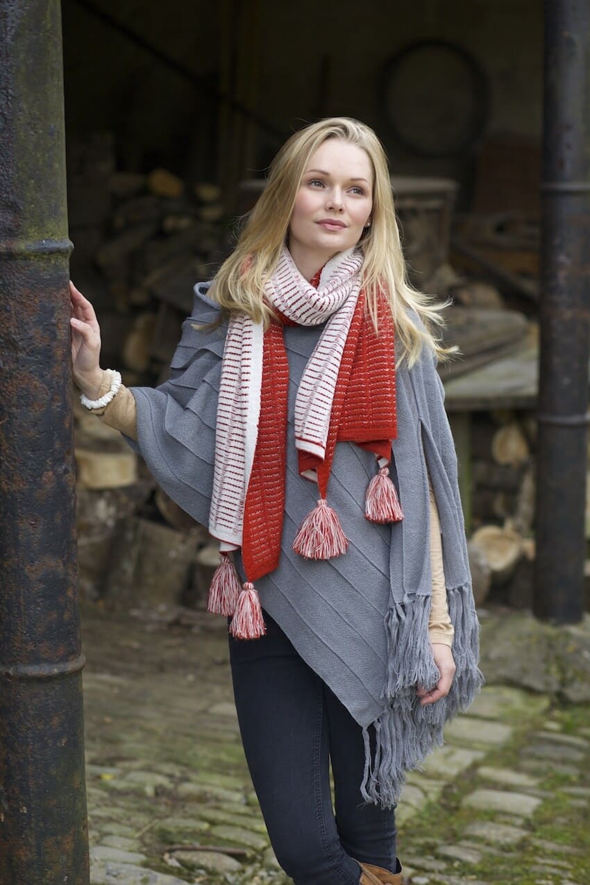 Lacorine Natalia oversized alpaca scarf in soft, luxurious beige with a cozy, chunky knit texture for warmth and style.